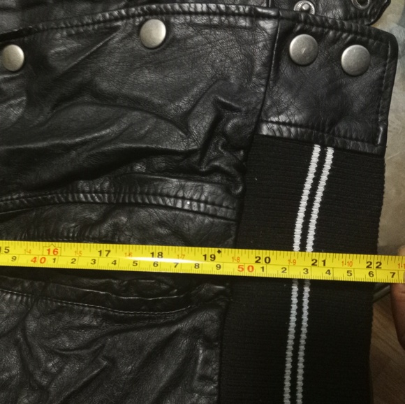 Sleeveless jacket - Picture 8 of 8